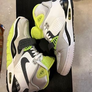 **🔥PRICE DROP🔥** Nike SC Trainer EUC